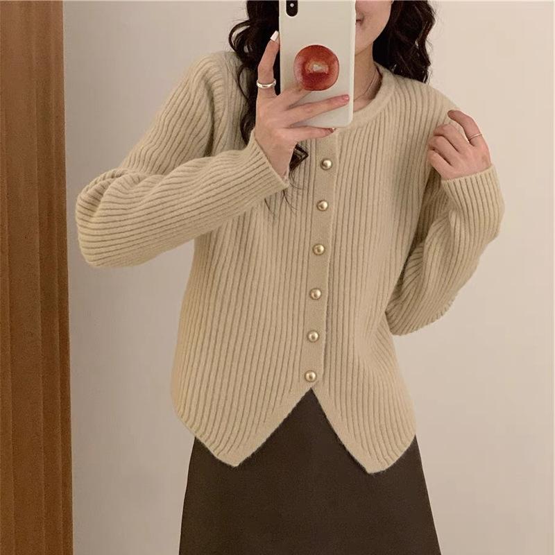 Нежный ветер круглый вырез свитер женский осень и зима новый нишевый дизайн подол показывает тонкий короткий вязаный кардиган куртка