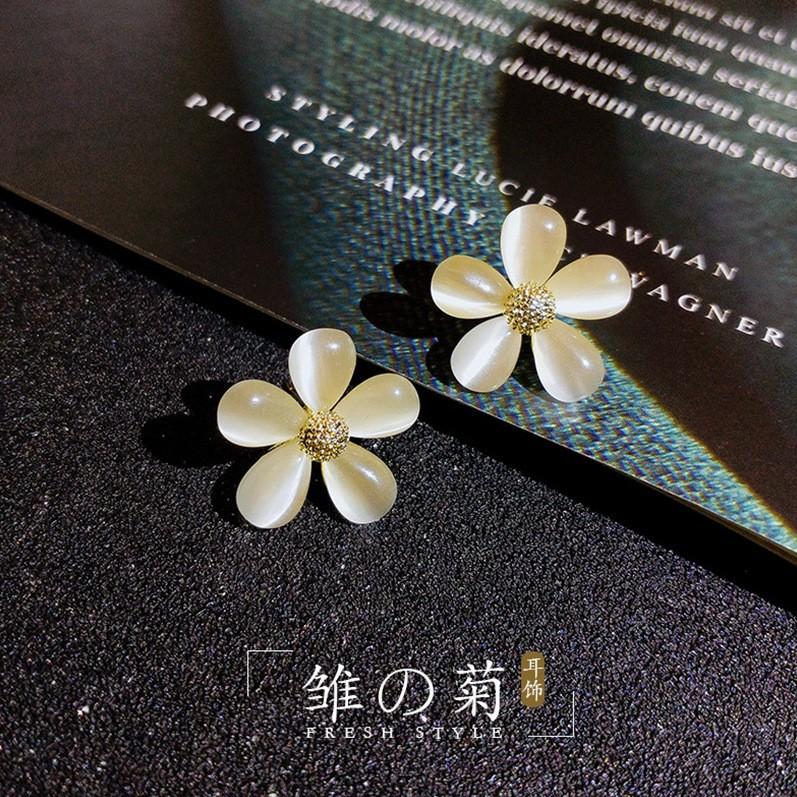 New Luxury Korean Fashion Trend Simple Stylish Attractive Opal Flower Stud Earrings for Women Girls Party Jewelry Gift