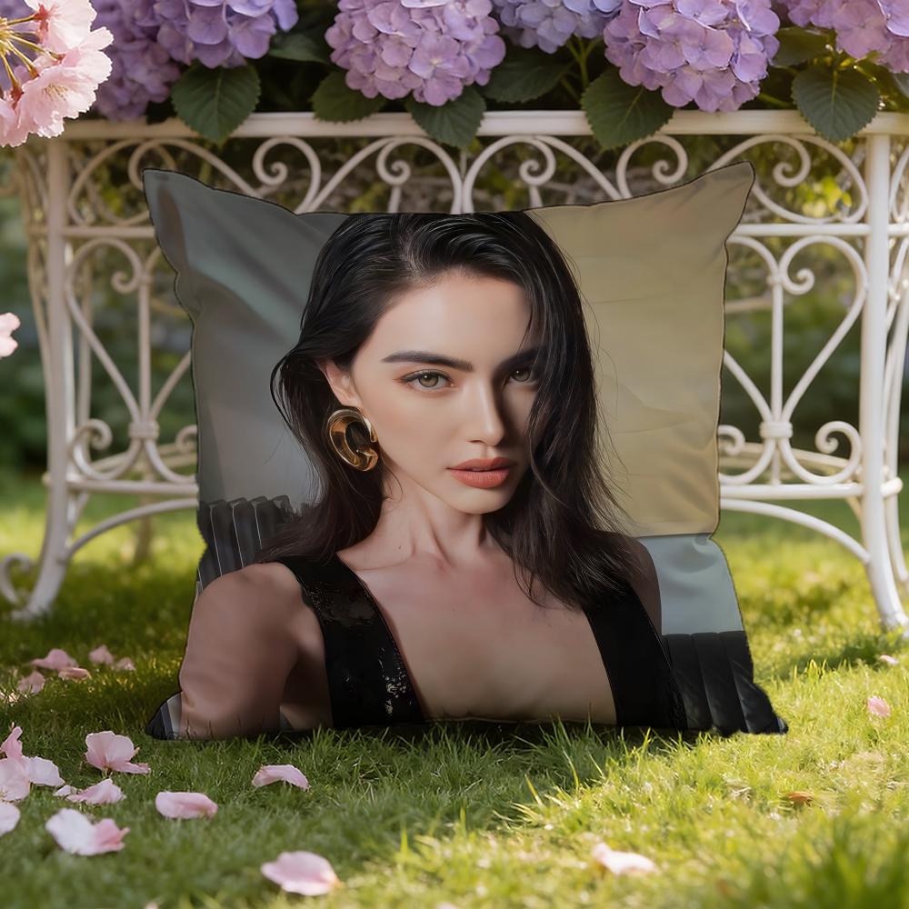 Тайская актриса D-Давика Хорне Наволочка-подушка для дома и автомобиля Двухсторонний чехол для подушки: Двусторонняя конструкция для максимального комфорта