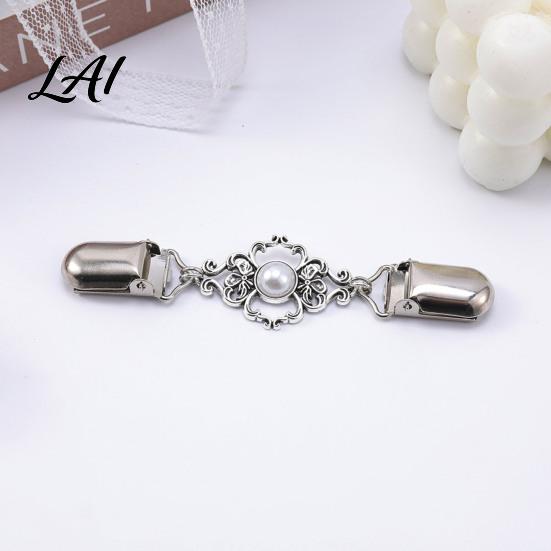 Dress Waist Tightener Vintage Faux Pearl Sweater Clip Hold Cardigan Together Cincher Clip for Shawl Cloak Decorative Clothing Accessories