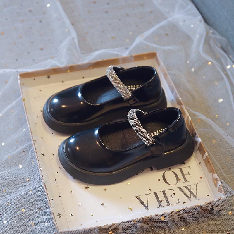 Детские кожаные туфли в корейском стиле 2024 года, весна, новые модные детские туфли с глянцевыми мелкими стразами для девочек, школьные туфли из искусственной кожи
