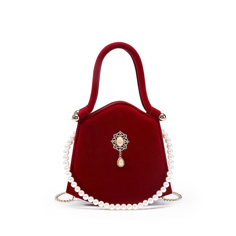 A Light Luxury and Stylish Wedding Bag for Brides, A Niche Crossbody Handbag, A Red Wedding Bag