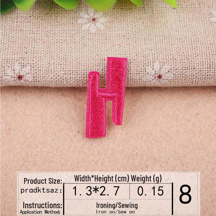 Розовая вышитая нашивка с буквами алфавита для украшения одежды