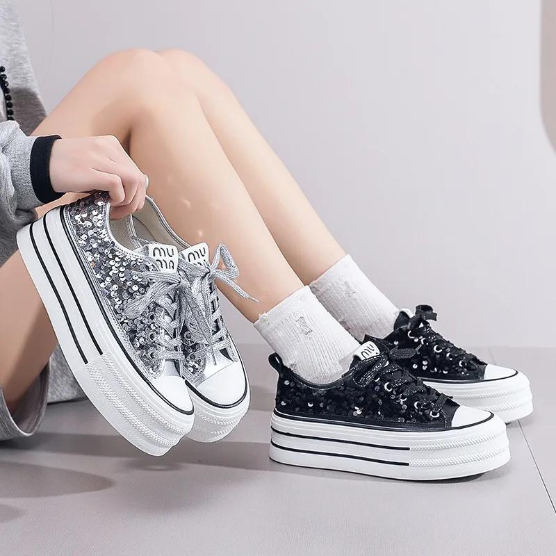 Женские парусиновые вулканизированные туфли 2024 года, новые студенческие кроссовки с блестками и толстой подошвой, кроссовки для бега, женские повседневные кроссовки с блестками