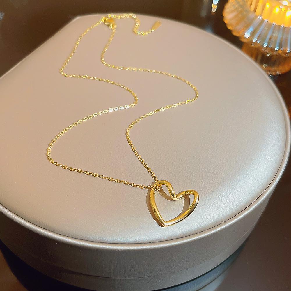 18K Gold French Love Clavicle Necklace: Elegant, Versatile, Non-Fading Stainless Steel Design for Women