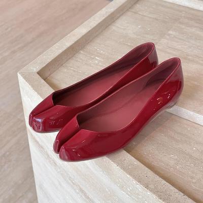 Версия из овчины~ Французские красные кожаные туфли с раздвоенным носком женские весенние новые туфли Мэри Джейн на мягкой подошве балетки