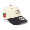 Кепка 9TWENTY Hello Kitty Collaboration 920 KITTY APPLE NECAP SP CHR NVY 14432203 NER36C6061 [New Era] Хром/Темно-синий M/L