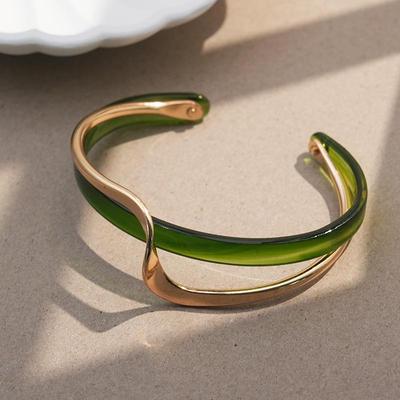 Роскошный европейский и американский браслет из смолы Wave: Нишевый тренд для женщин