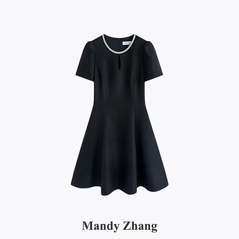Вечернее платье А-силуэта, украшенное бриллиантами, от Mandy Zhang
