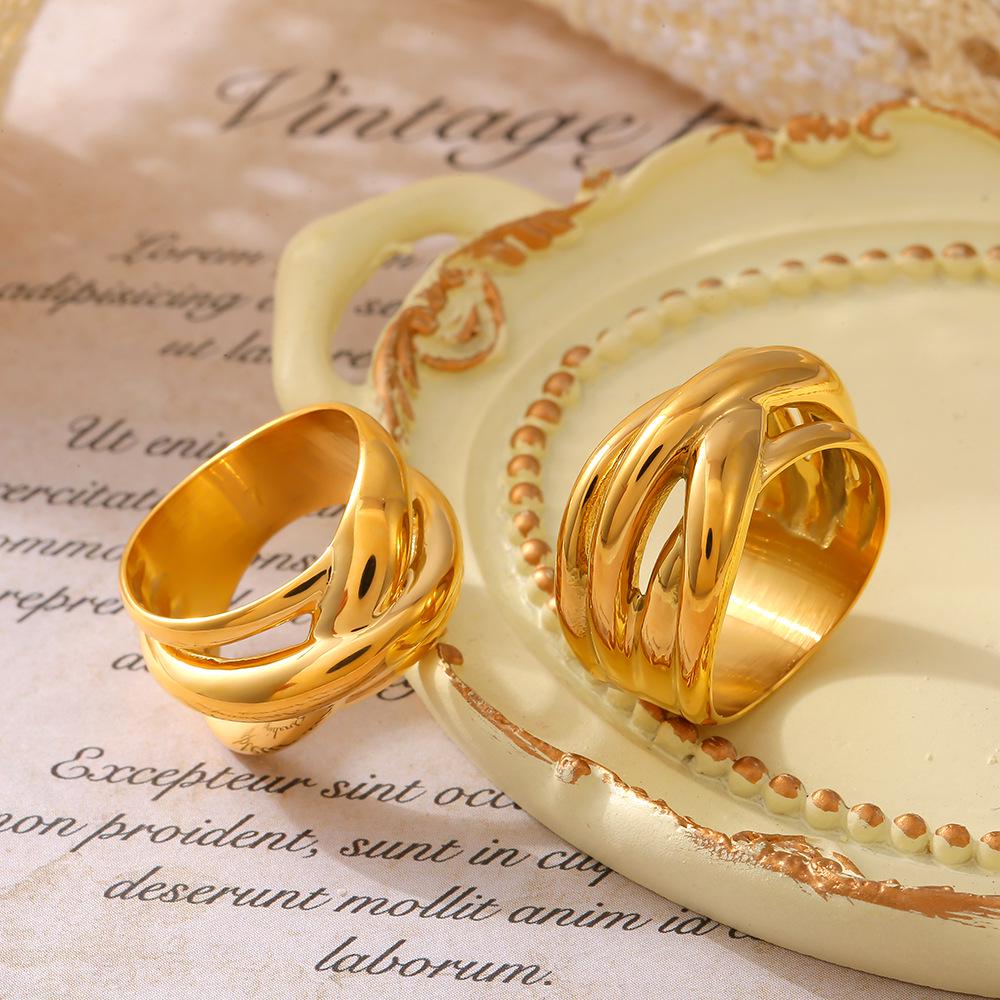 Геометрическое многослойное кольцо из титановой стали с позолотой 18 карат