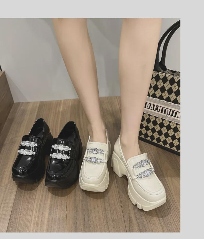 Женские весенние туфли-лоферы 2025 года на толстой подошве с внутренней высотой и небольшой платформой