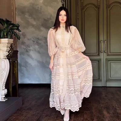 2024 Элегантное однотонное макси-платье с кружевной отделкой и расклешенной юбкой