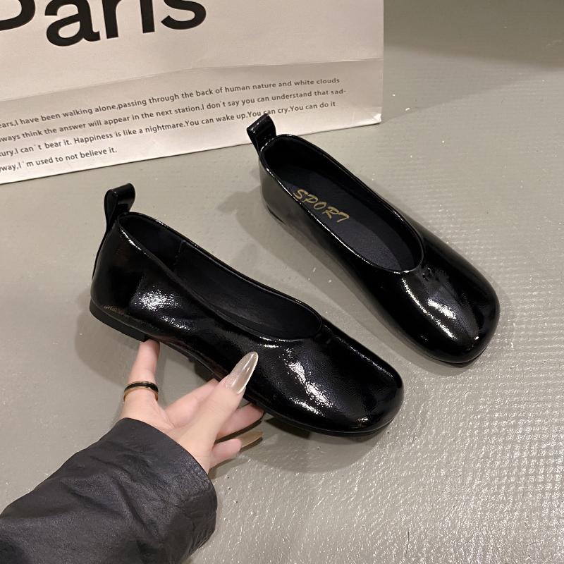 Мода 2024 года туфли из искусственной кожи с лаковым покрытием женские одинарные туфли на плоской подошве с круглым носком весна-осень балетки туфли суженные большие размеры
