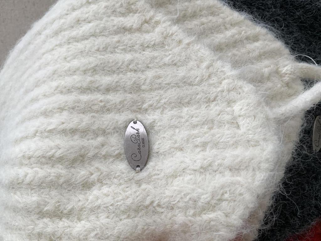 Женская вязаная шапка в корейском стиле, не раздражающая кожу, с наушниками - зимняя красная шерстяная шапка Lei Feng 2024 года