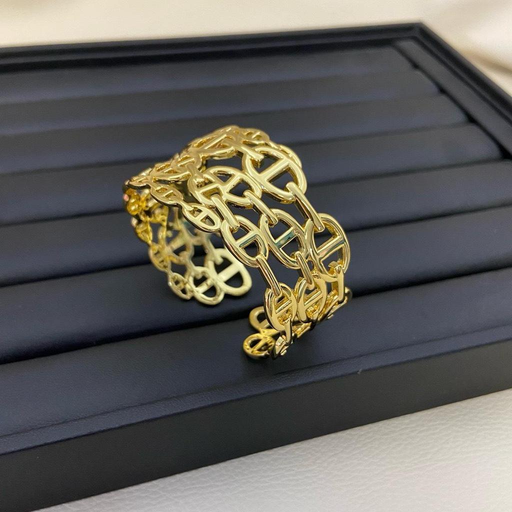 2025 Women’s Fashion Wide Layered Open Bangle: European & American Street Style with Smooth Openwork Pig Nose Design