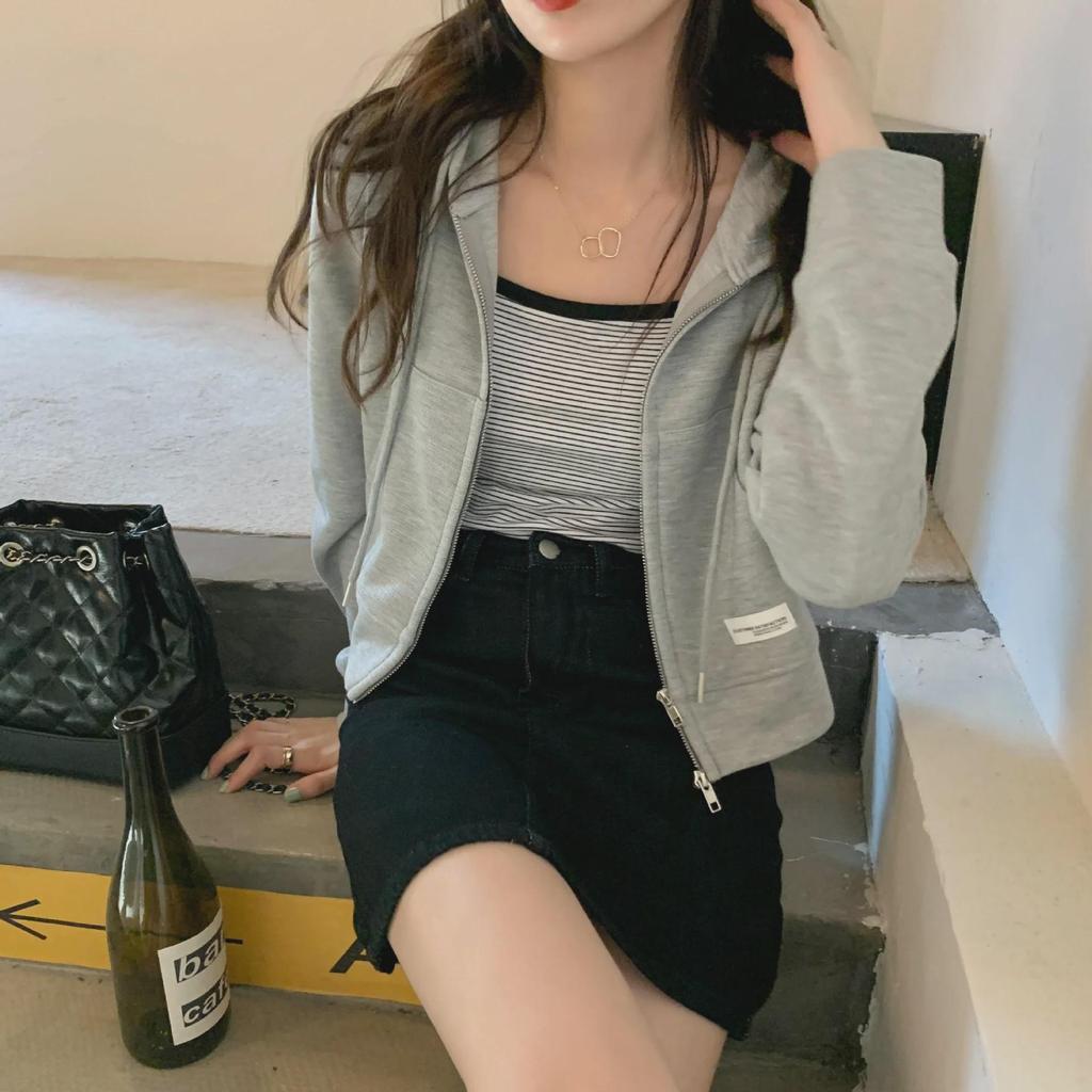 Женская розовая короткая толстовка с капюшоном на молнии - повседневный нишевый дизайн весна/лето