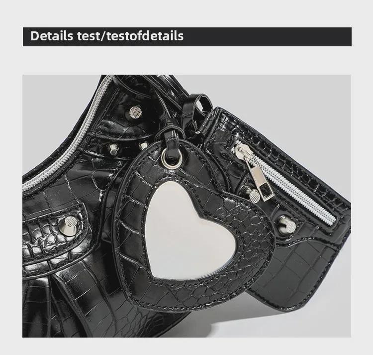 Женская плиссированная сумка для мотоцикла в форме полумесяца 2023 года с заклепками и кисточками