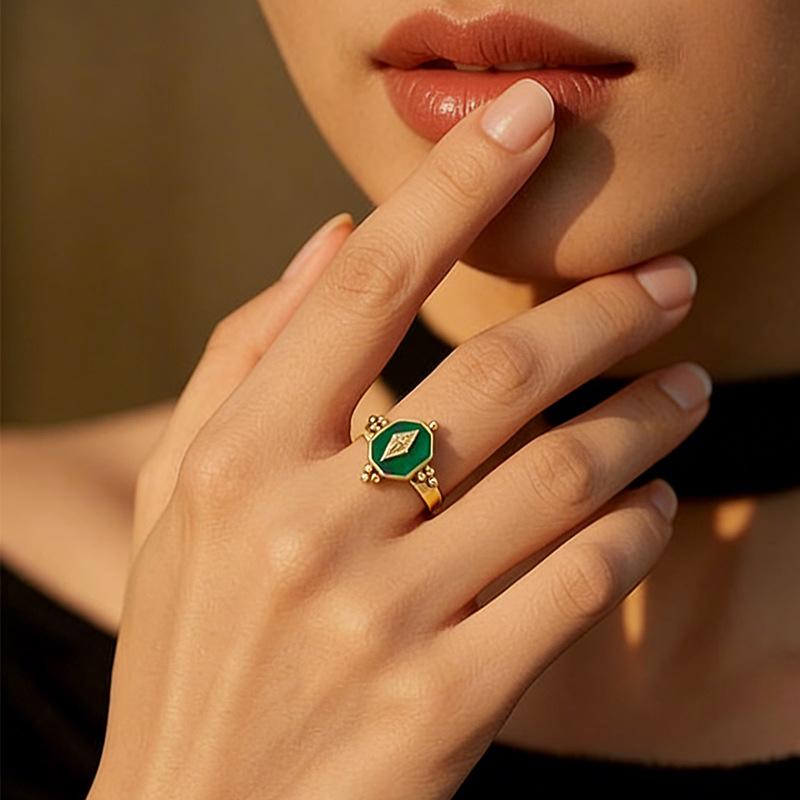 French Palace Style Emerald Open Titanium Steel Ring for Women, Versatile and Fashionable Index Finger Ring