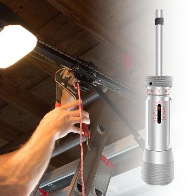 Динамометрическая отвертка с калибровочными метками, системой быстрой смены бит, удобной конструкцией рукоятки для профессиональных техников