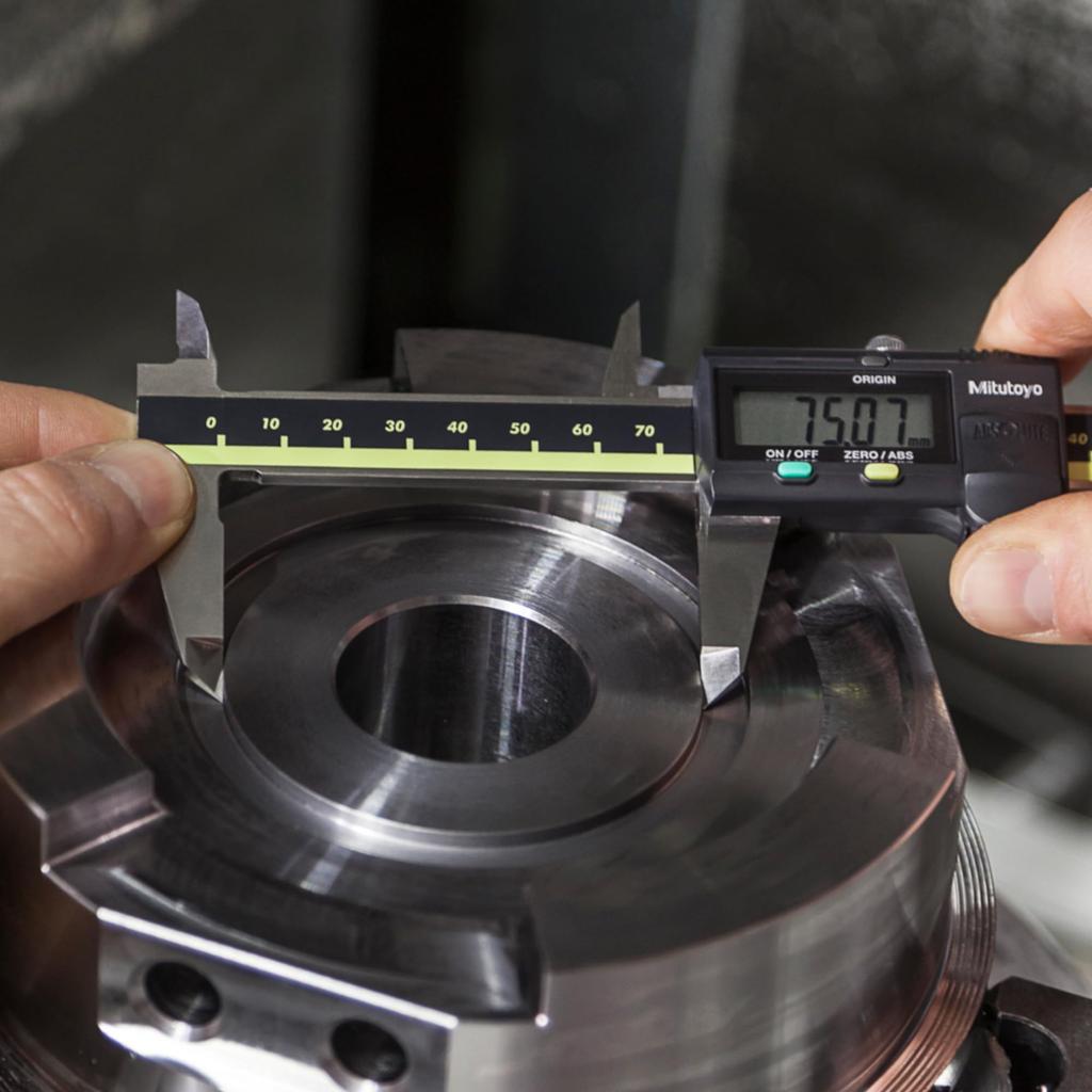Цифровой штангенциркуль Mitutoyo ABS Digimatic Caliper CD-15APX