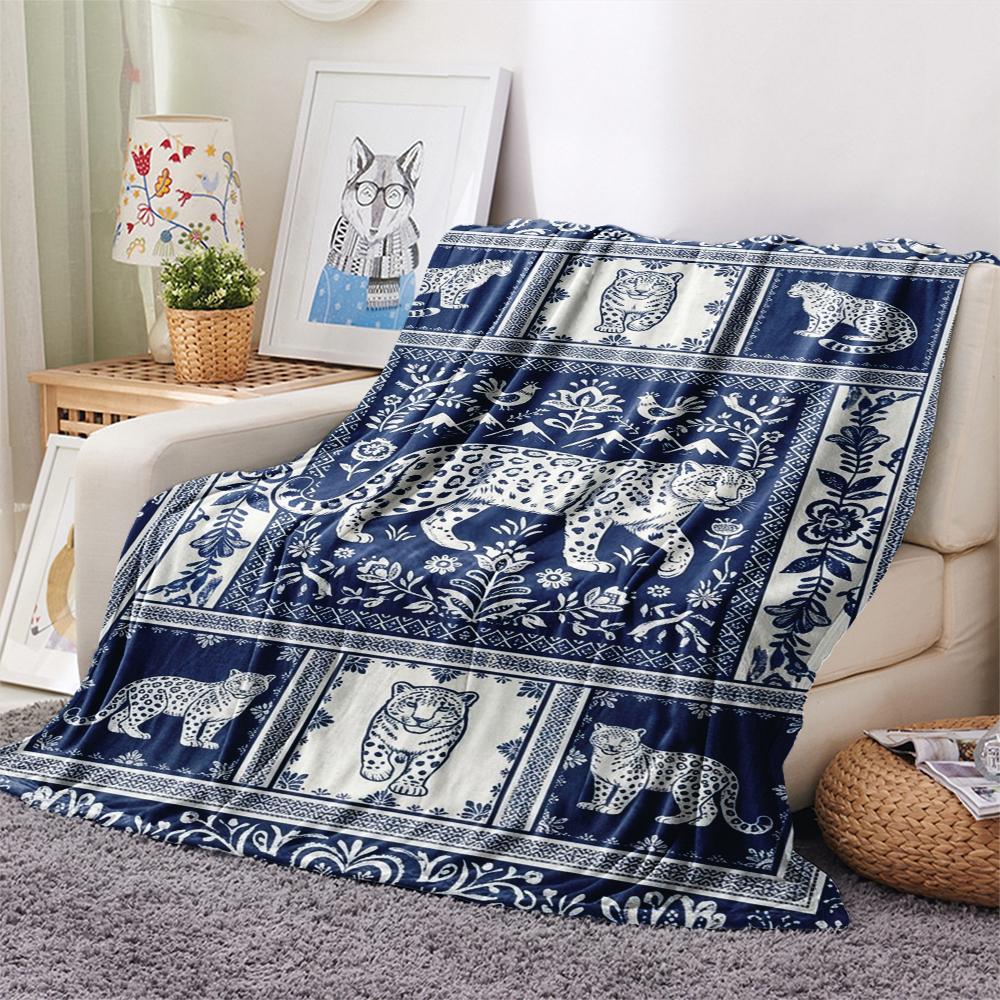 Snow Leopard Animal Print Flannel Blanket, High quality Comfortable for All Seasons, Home Decor, Warmth and Comfort, Perfect for Christmas Gifts117
