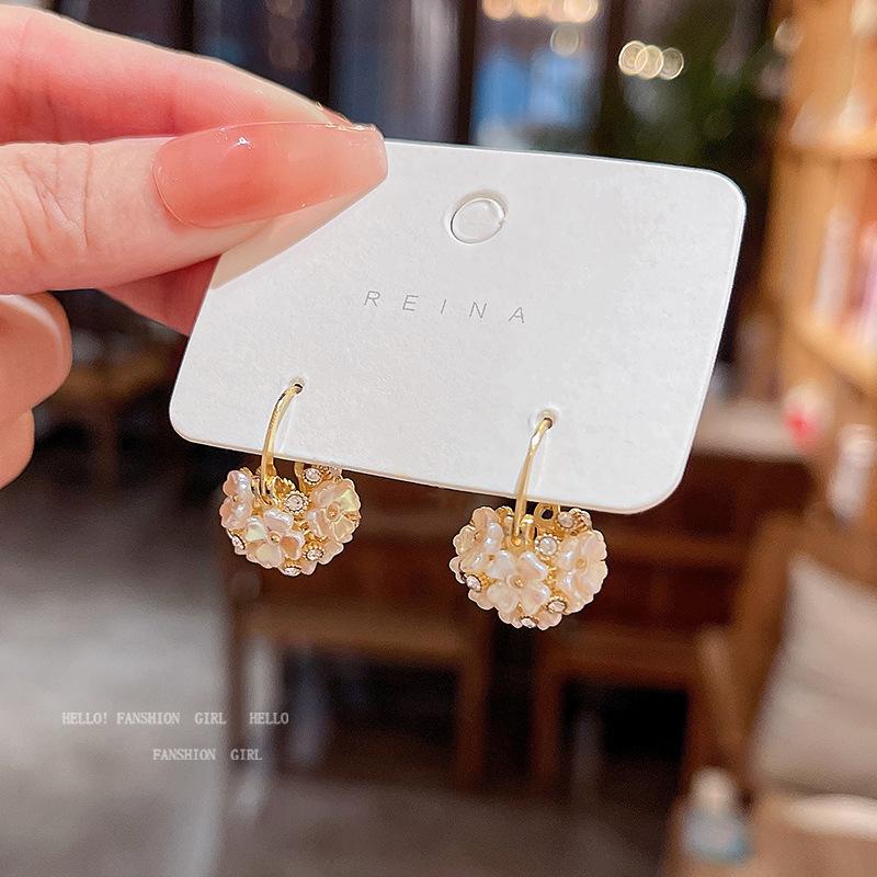 Light Luxury Niche Design Shell Flower Ball Earrings for Women Ins Trendy Internet Celebrity Same Style Flower Earrings