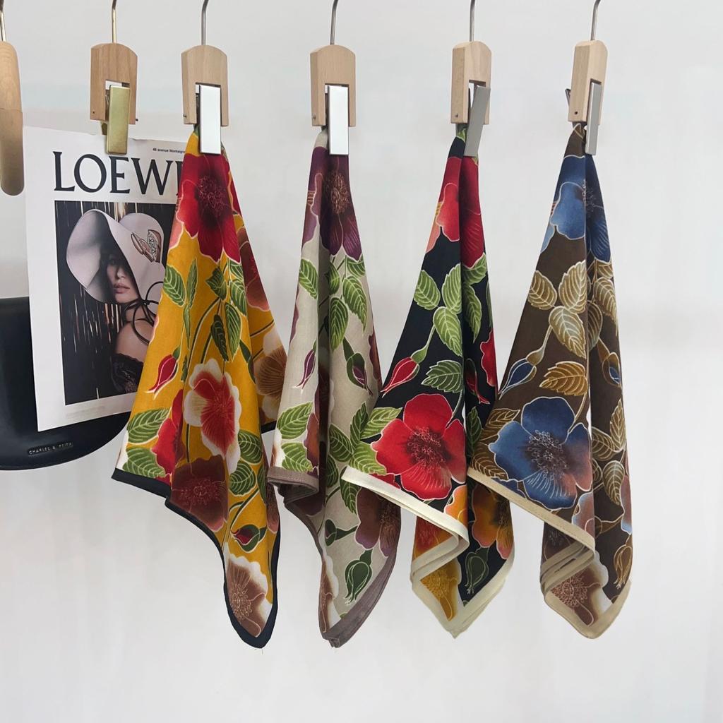 2024 New Fashionable Versatile Silk Scarf 68 Cm Printed Sunscreen Decorative Small Square Scarf Velvet Texture Scarf