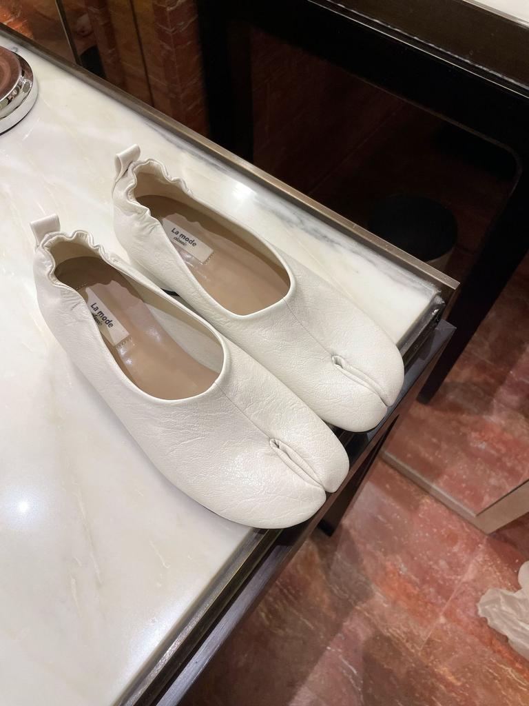 Мода весна-лето 2025 Мягкая кожа Разделенный палец Женские туфли-лодочки Повседневные Удобные На низком каблуке Обувь Таби Балетки Женские