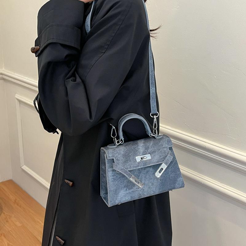 2025 Winter New Retro Casual Portable Small Square Bag Simple Fashion Temperament Beautiful Shoulder Messenger Bag