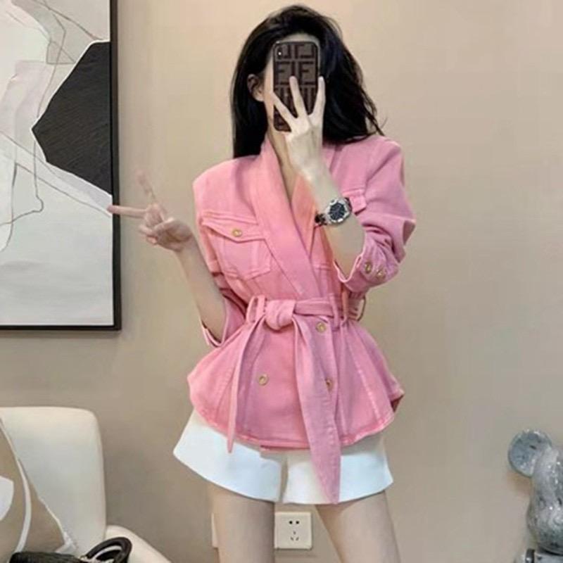 Осенняя новая корейская версия двубортной джинсовой куртки с тонким поясом на талии и краем листа лотоса с v-образным вырезом