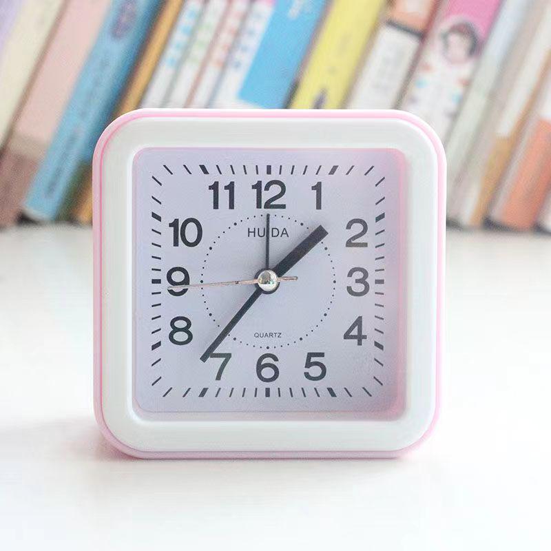 Бесшумный будильник с крупными символами для студентов, дома или спальни.