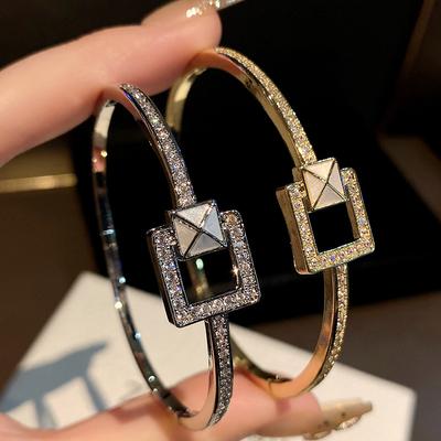 Новый женский браслет витой маленький цветочный браслет нишевый высококлассный темпераментный браслет