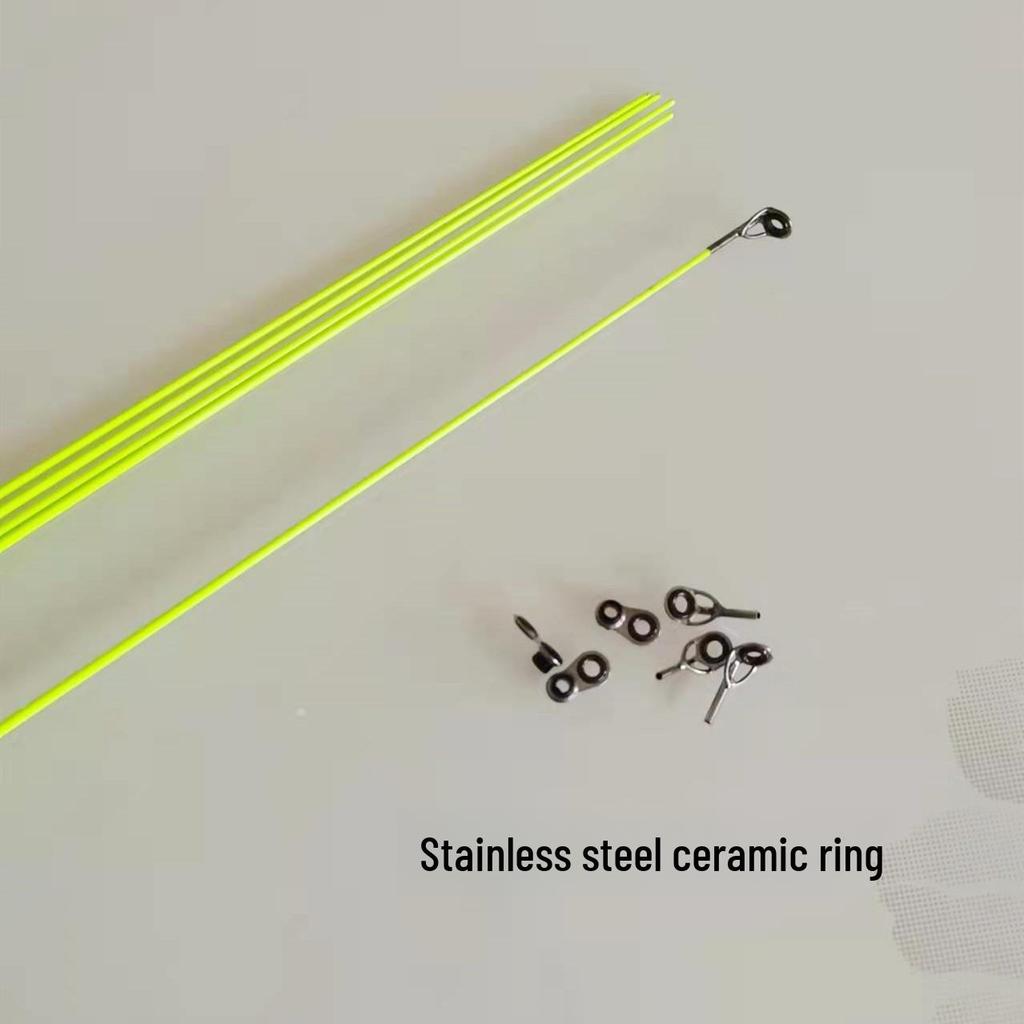 Удилище для ловли рыбы на скалах с одной секцией, цельным наконечником и наконечником с кольцом для лески. В комплект входят аксессуары для удочек.