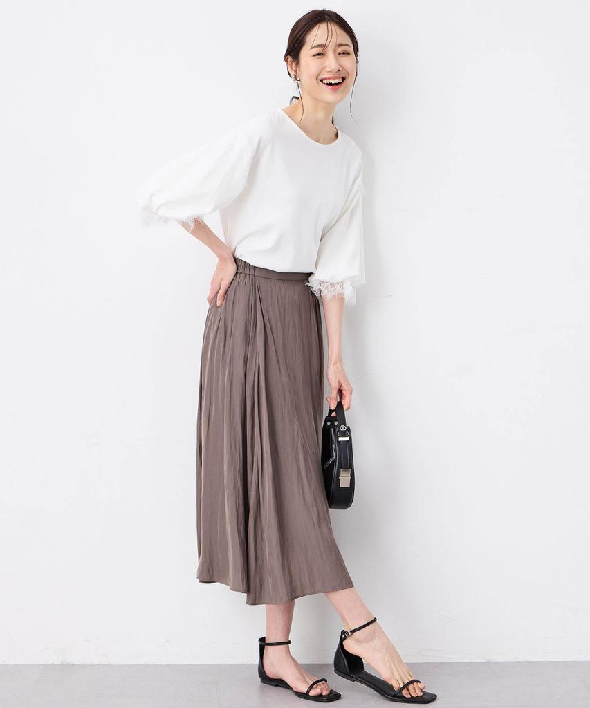 Свитер с кружевным рукавом