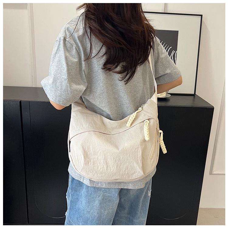 Легкая нейлоновая сумка кроссбоди: Модный дизайн в виде пельменя большой вместимости для женщин