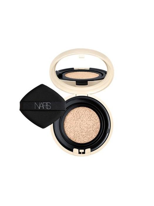 Nars Сияющая защита Aqua Glow Тональная основа-кушон SPF23/PA++