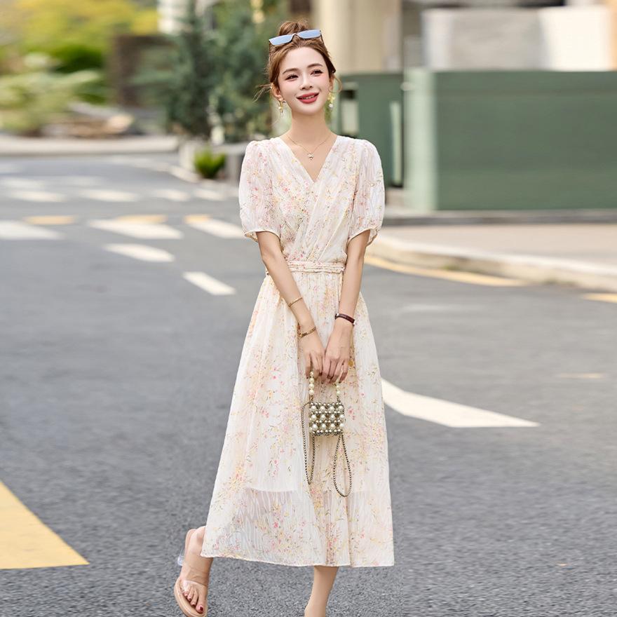 Fashion Design Sense Button Small Floral Dress Women's Summer New Gentle Wind Waist Thin Elegant Skirt