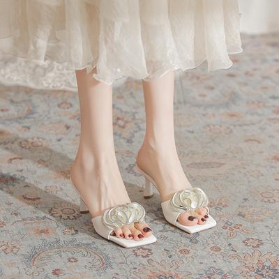 Французский темперамент светские сандалии 2025 лето новая обувь с открытым носком шпилька с юбкой темперамент высокие каблуки