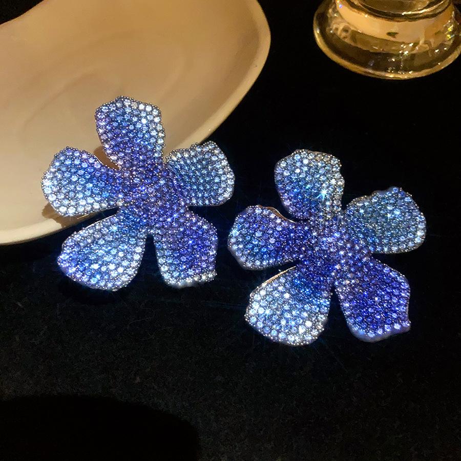 Silver Needle Diamond Flower Stud Earrings Light Luxury High Temperament Earrings European and American Fashion Design Heavy Industry Earrings Women