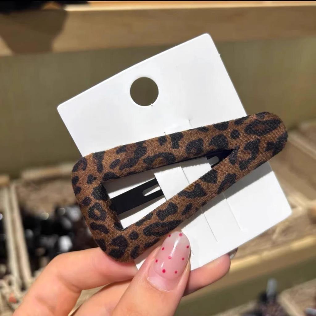 Leopard Print BB Clip: Retro, Versatile Fabric Hair Accessory for Autumn/Winter