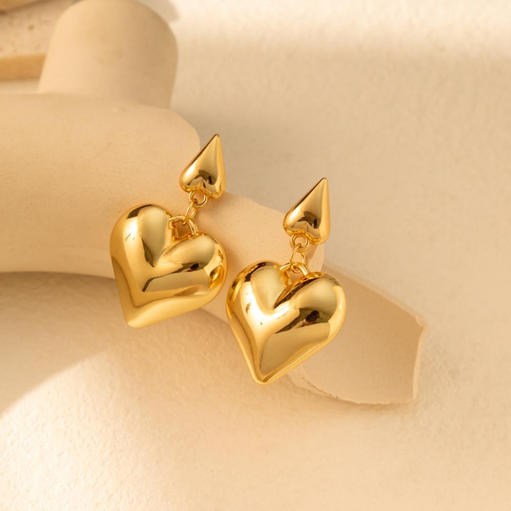 Trendy Gold 2023 Heart Earrings Stylish Zinc Alloy Womens Fashion Winter