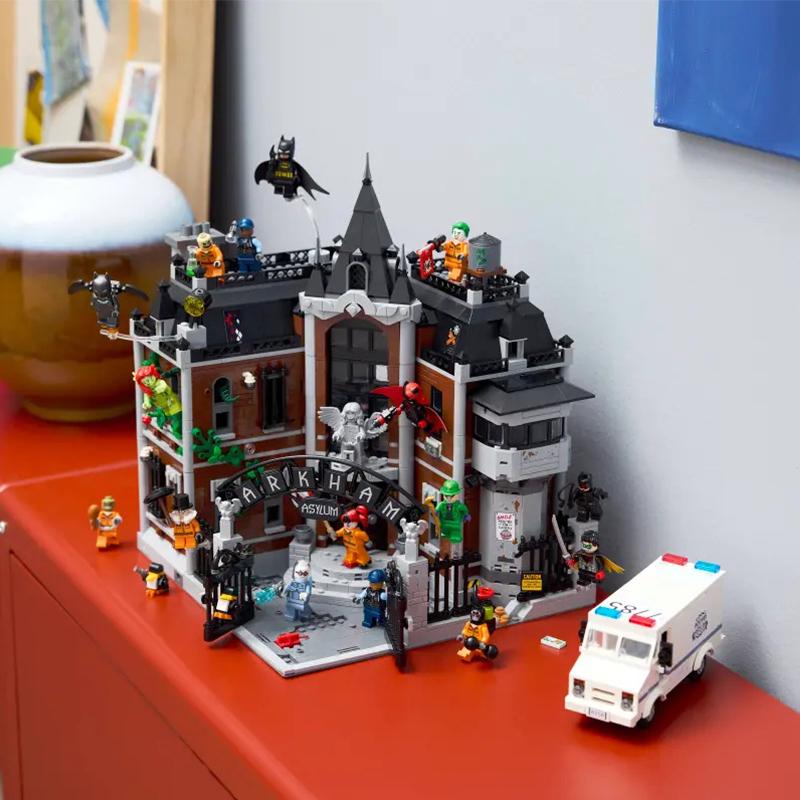LEGO 76300 Бэтмен: Игрушки-конструкторы Arkham Asylum