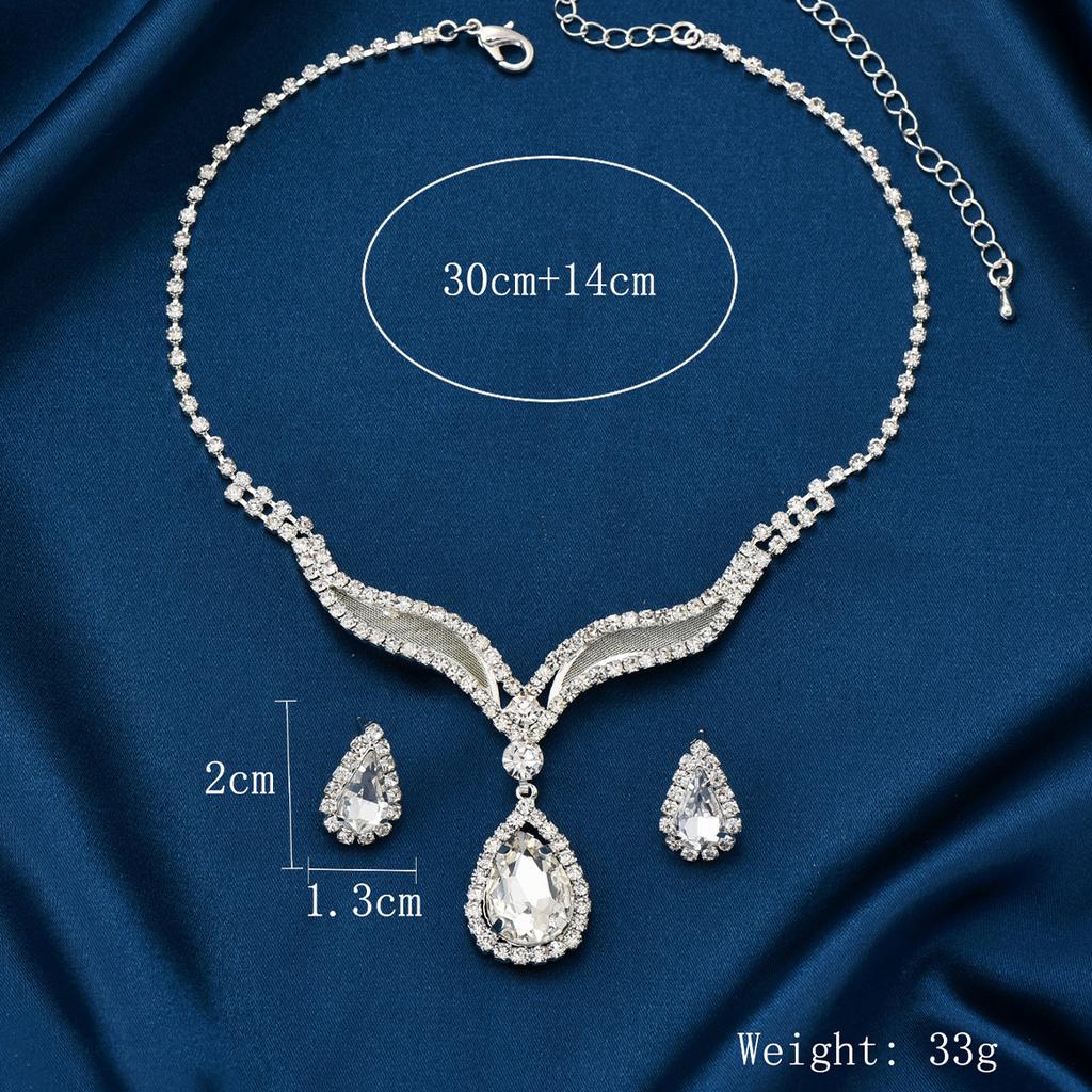 Женская мода, стиль легкой роскоши, колье-корона, серьги, набор украшений, ощущение высокого качества, свадебная вечеринка, праздничные аксессуары