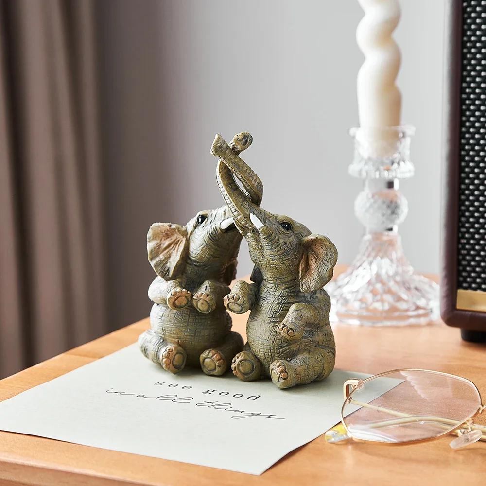 Artistic Resin Elephant Sculpture Ornaments Animals Crafts Modern Style Home Table Accessories TV Cabinet Decor Wedding Gift