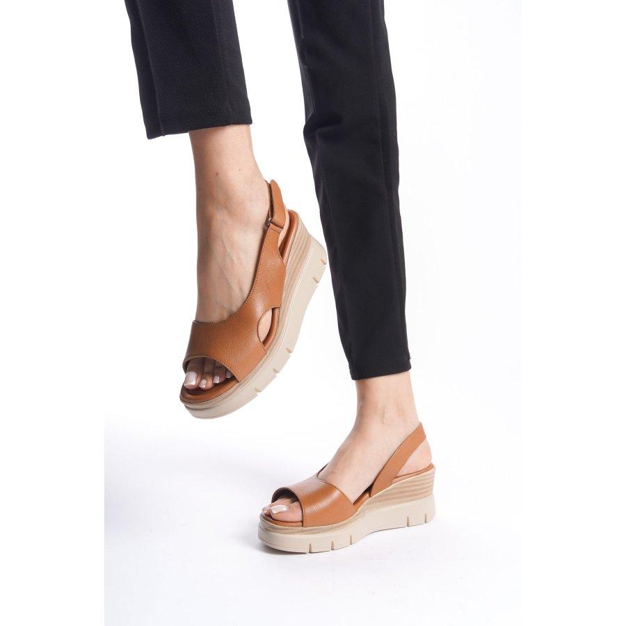 Женские повседневные босоножки на танкетке из натуральной кожи