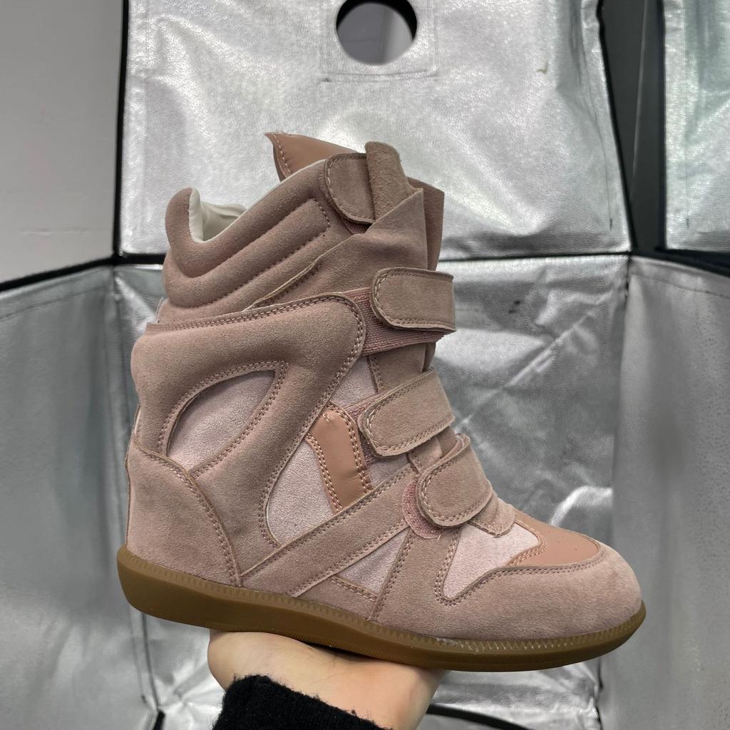 Реальные фото женских высоких кроссовок в том же стиле, что и у знаменитости