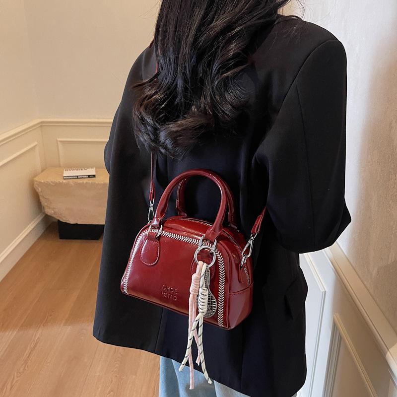 Premium Sense Niche Bag Women's Autumn and Winter Versatile 2025 New Messenger Bag Fashionable Retro Portable Work Small Bag