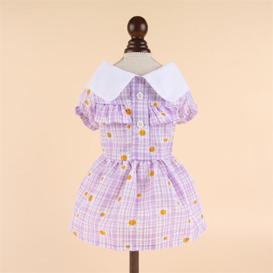 Платье для домашних животных с отложным воротником и короткими рукавами. Очаровательное платье-пуловер в клетку с цветочным принтом.