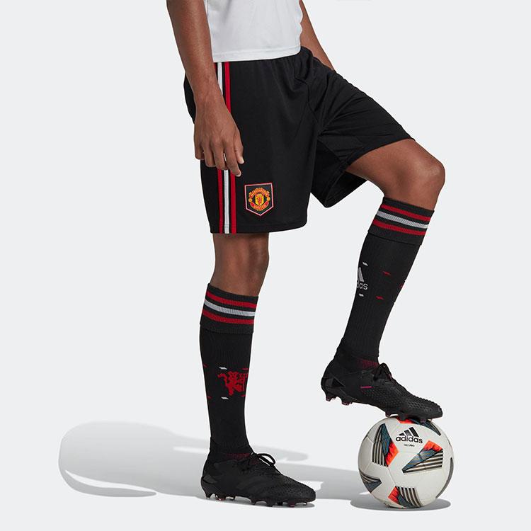 Adidas Манчестер Юнайтед Футбольные спортивные полосатые шорты мужские черные H13882