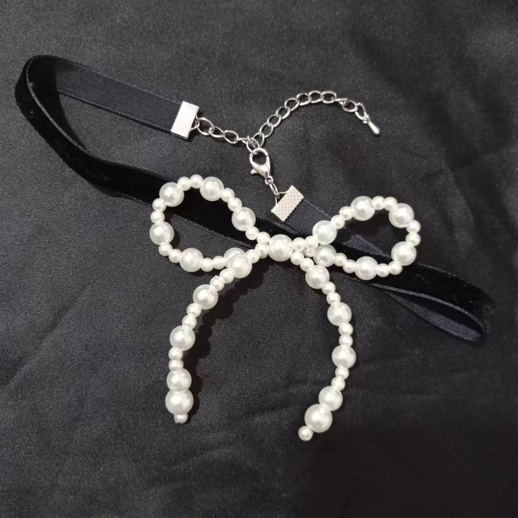 Fashionable Bowknot Necklace Jewelry Exquisite Pearls Bowknot Necklace Neckchain Charm for Women's Jewelry Collection